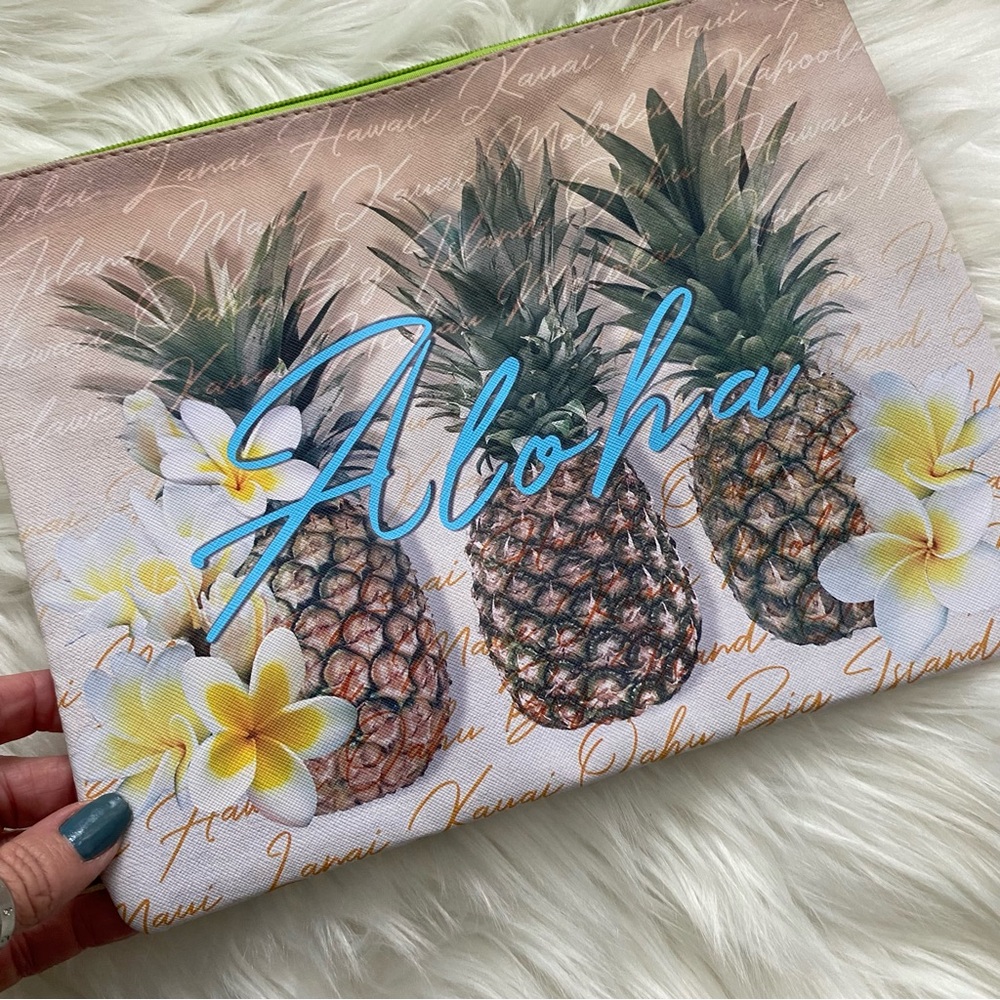 NWT Aloha Pineapple Plumeria Zipper Pouch